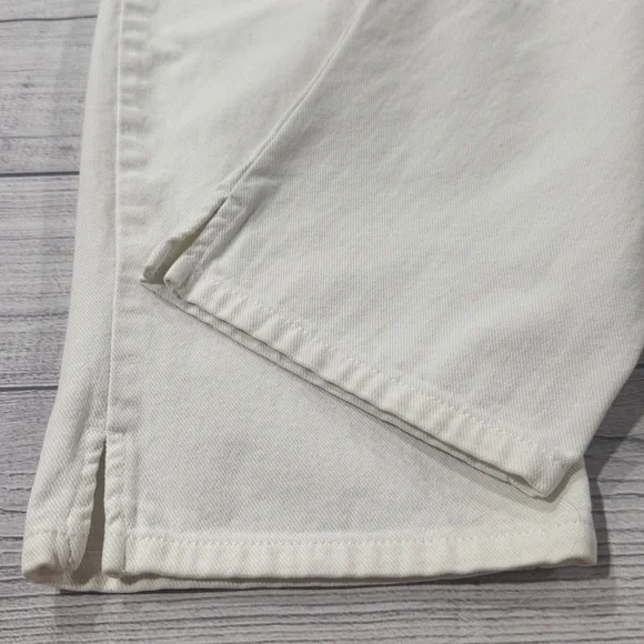 Liz Claiborne Women's White Cropped Jeans - Picture 6 of 6